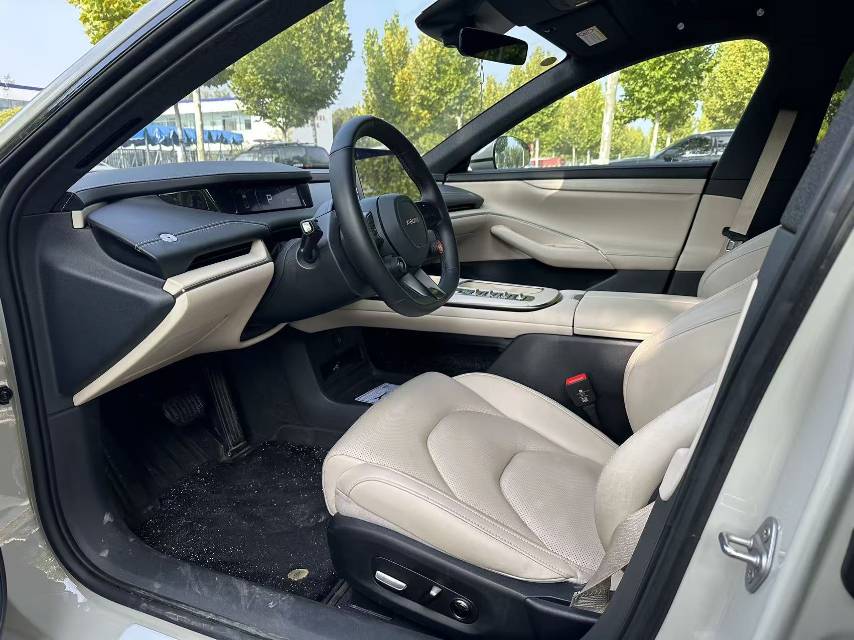 MI SU7 2025 car image #4