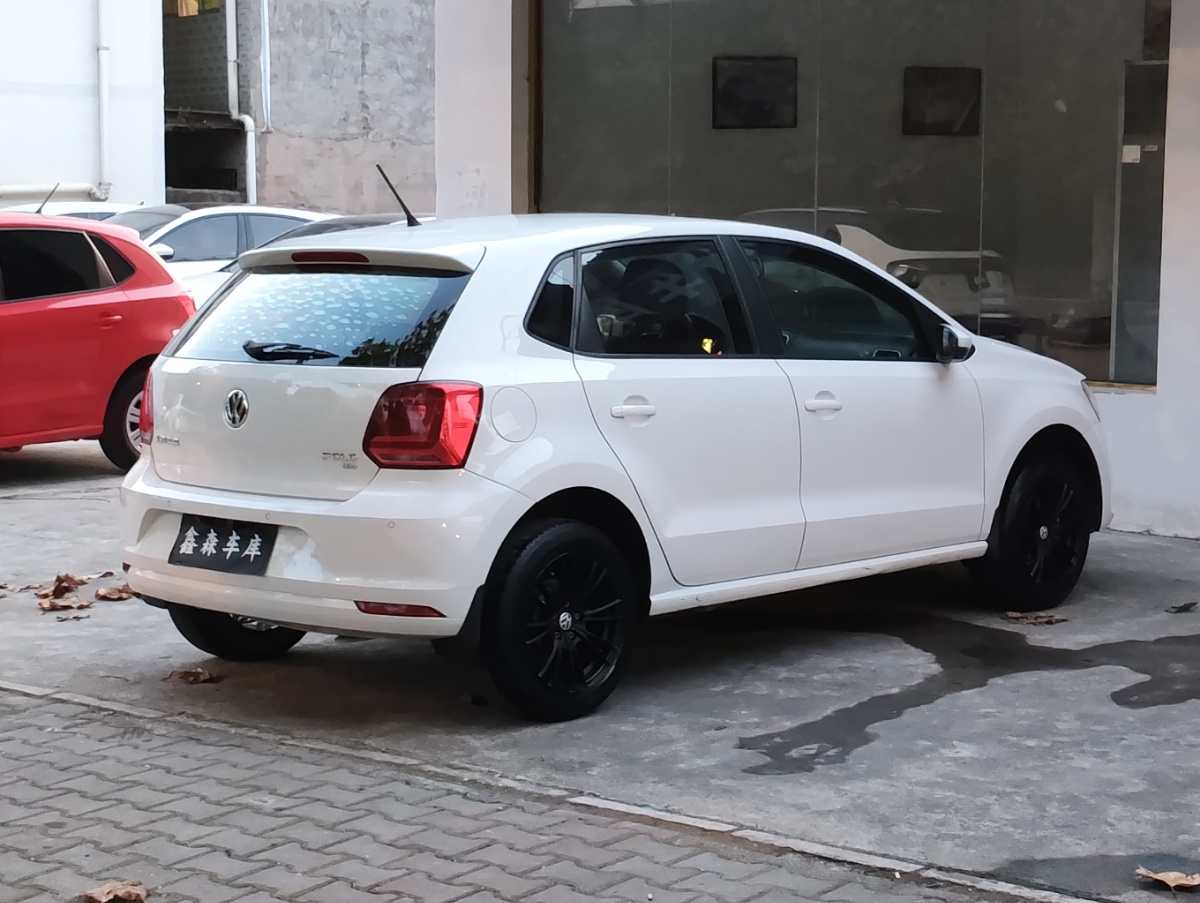 Volkswagen Polo 2016 car image #12