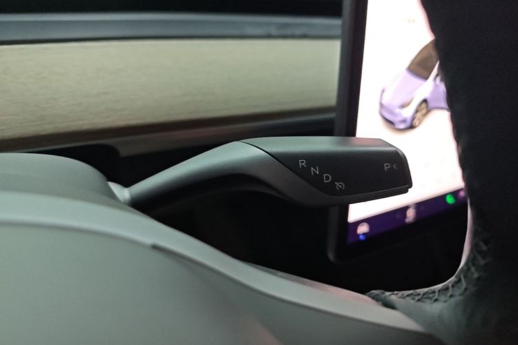 Tesla Model Y 2021 #14 Tesla Model Y 2021 car image #14