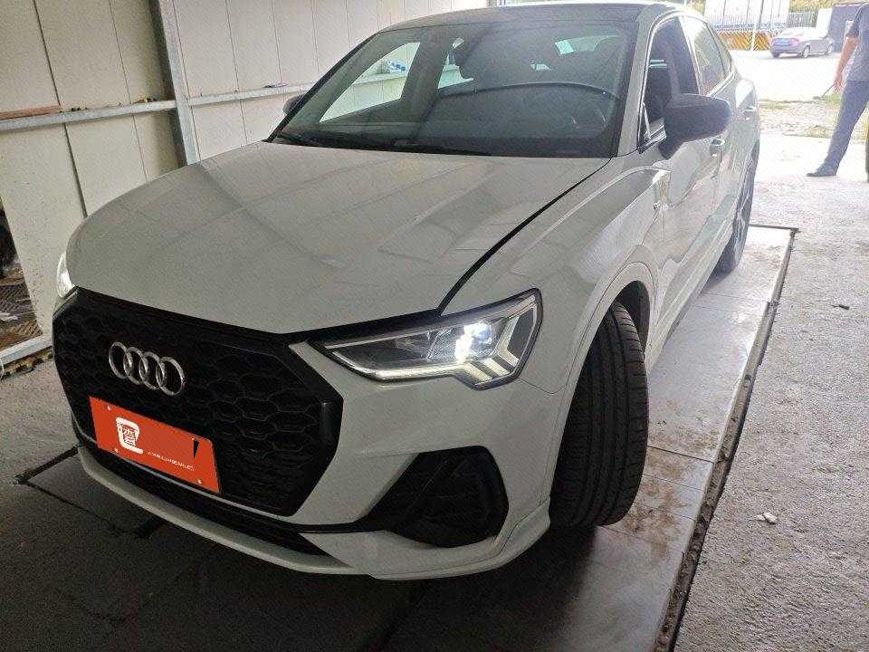 Audi Q3 2022 car image 