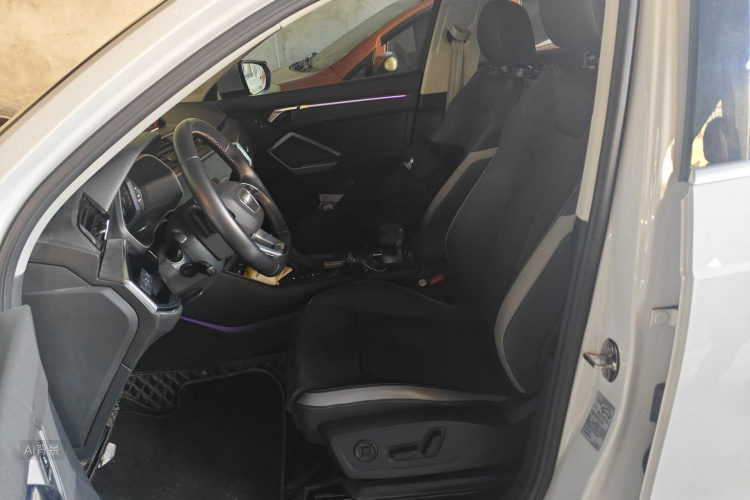 Audi Q3 2021 car image #17