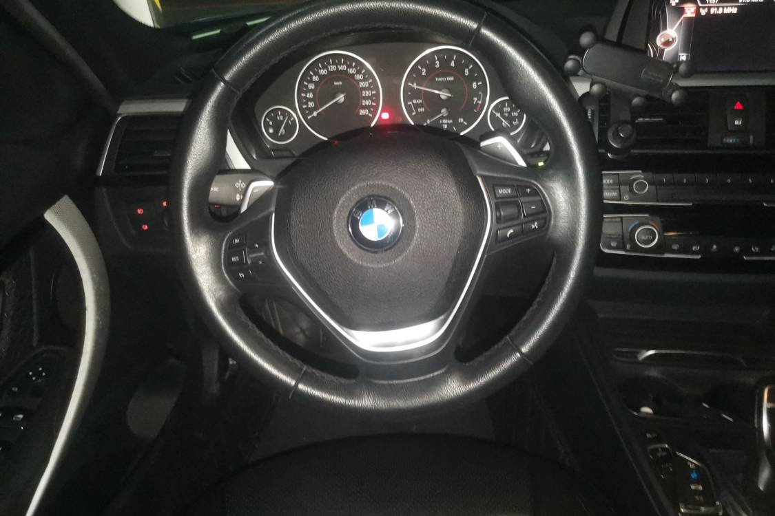 BMW 3 Series 2017 #22 BMW 3 Series 2017 car image #22