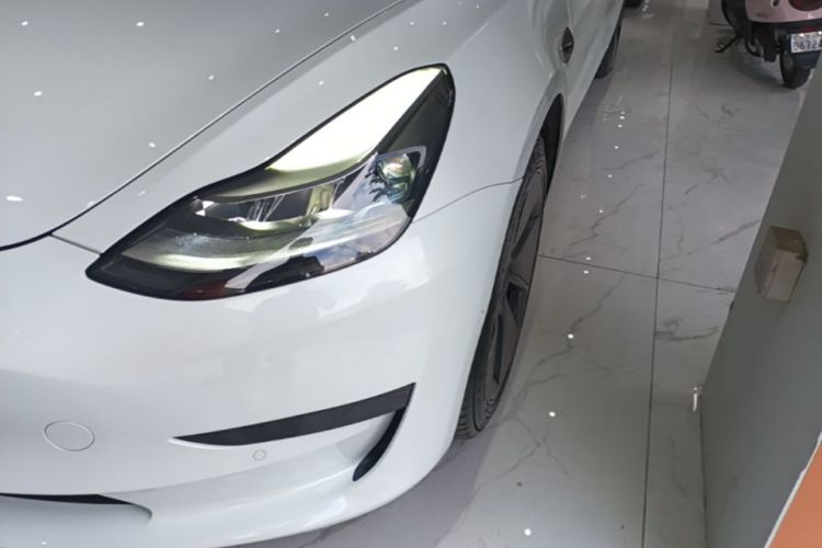 Tesla Model 3 2021 car image #23