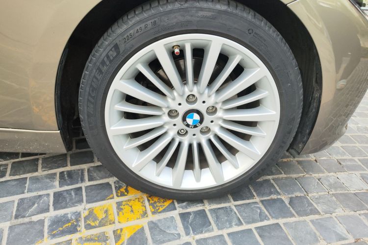 BMW 3 Series 2018 imagen de coche #9