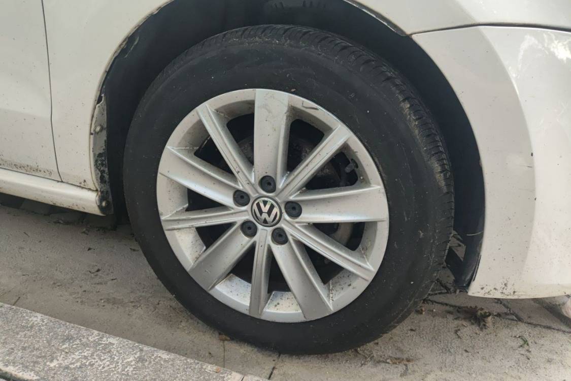 Volkswagen Polo 2012 car image #9