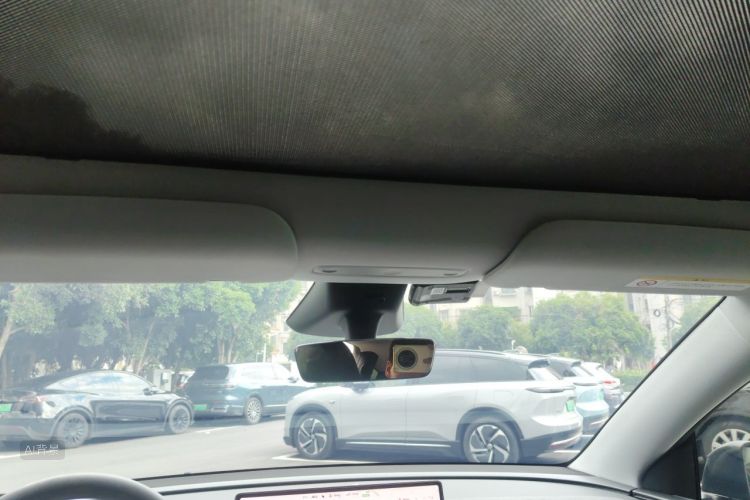 Tesla Model Y 2025 car image #20