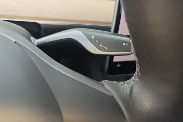 Tesla Model Y 2021 #14 Tesla Model Y 2021 car image #14