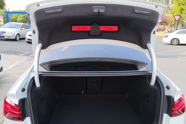 Audi A3 2019 car image #19