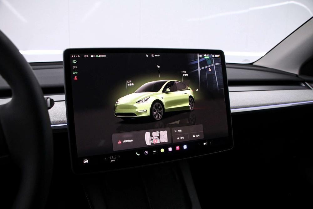 Tesla Model Y 2024 immagine di auto #7