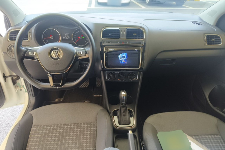 Volkswagen Polo 2018 car image #7