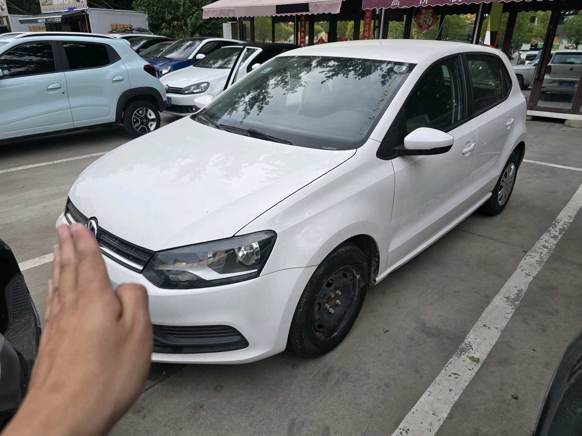 Volkswagen Polo 2016 car image 