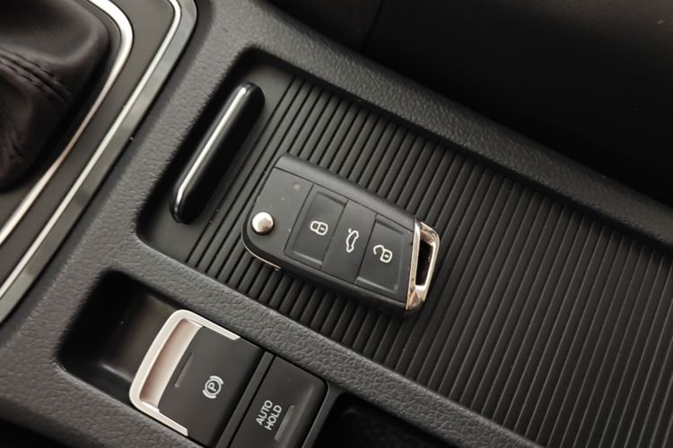 Volkswagen Golf 2017 car image #9
