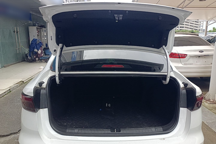 GEELY Emgrand 2022 car image #19