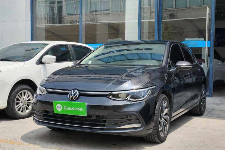 Volkswagen Golf 2023 car image #2