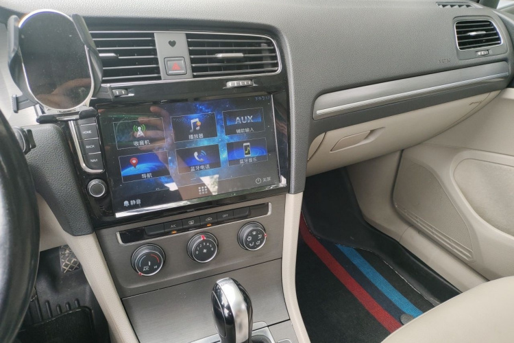 Volkswagen Golf 2015 car image #17