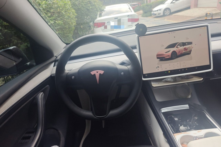 Tesla Model Y 2024 #11 Tesla Model Y 2024 car image #11