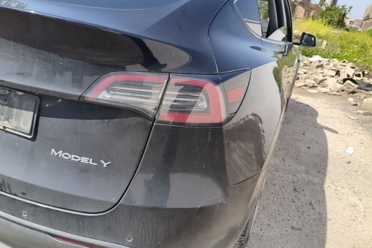 Tesla Model Y 2022 car image #8