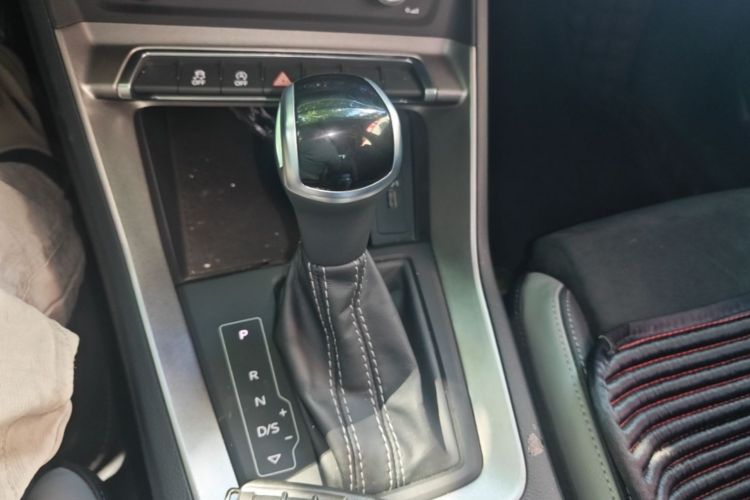 Audi Q3 2021 car image #18
