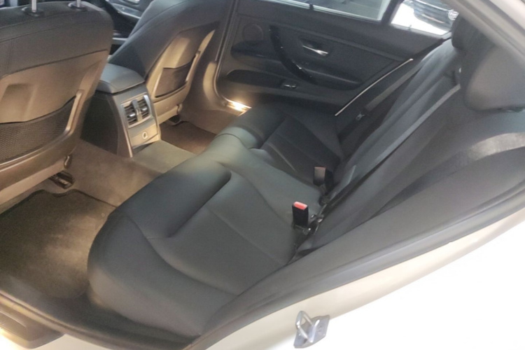 BMW 3 Series 2017 #17 BMW 3 Series 2017 car image #17