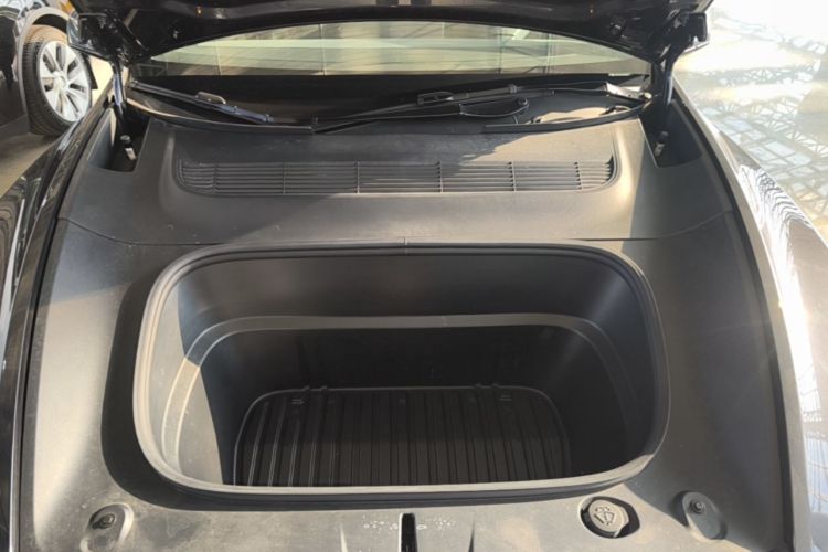 Tesla Model Y 2025 #20 Tesla Model Y 2025 car image #20