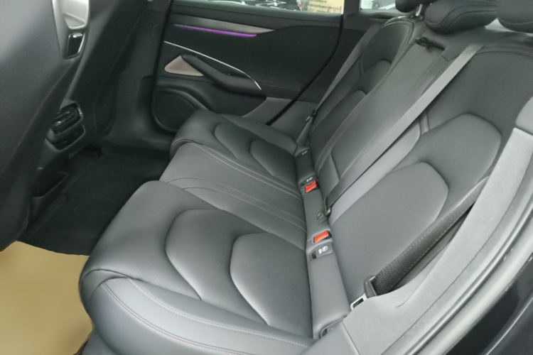 MI SU7 2025 car image #17
