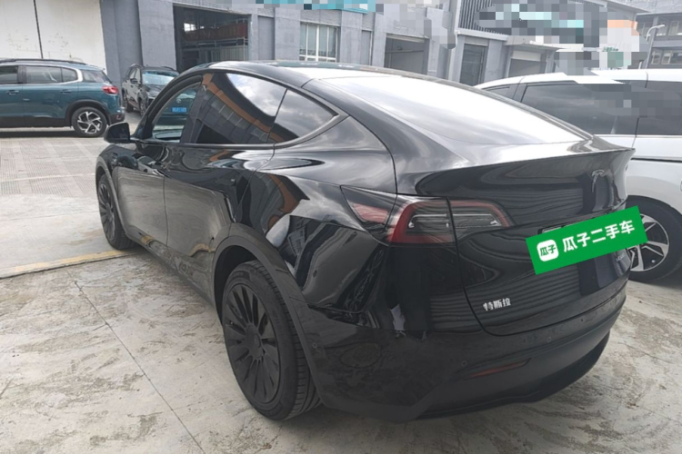 Tesla Model Y 2023 car image #5