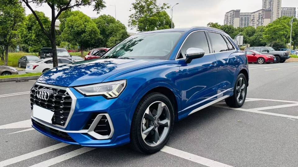 2020 immagine di auto 