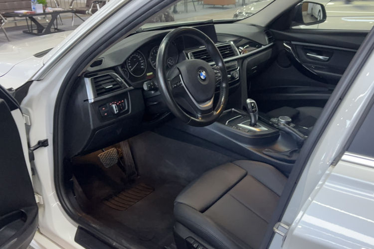 BMW 3 Series 2019 #9 BMW 3 Series 2019 car image #9
