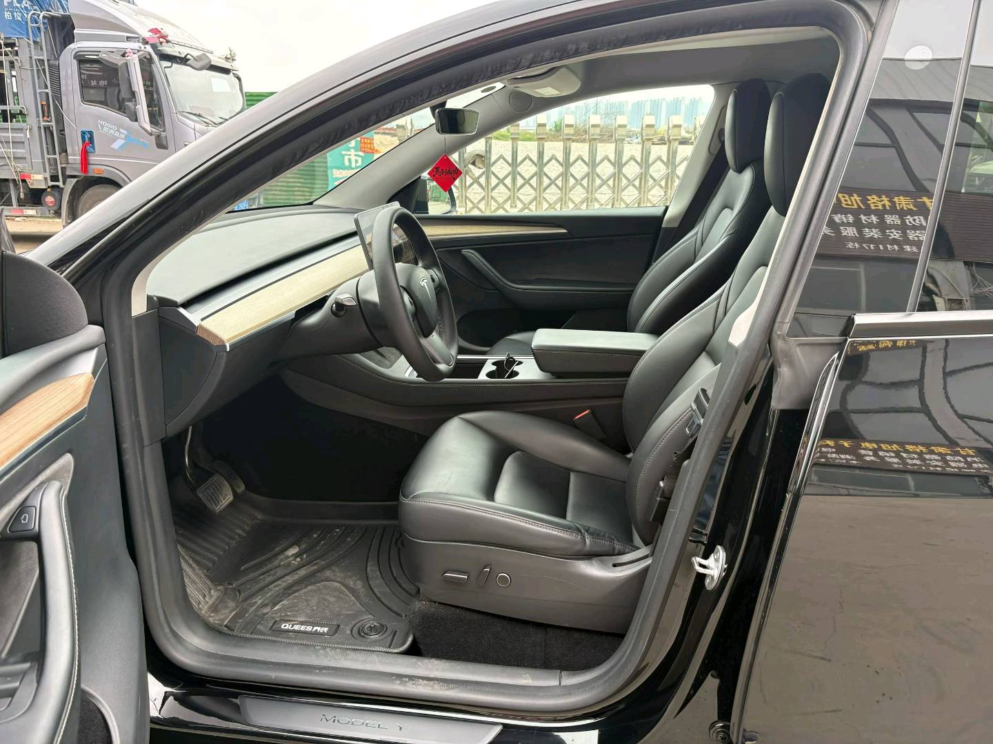 Tesla Model Y 2023 #9 Tesla Model Y 2023 car image #9