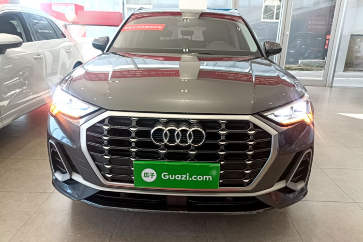 Audi Q3 2020 car image #3