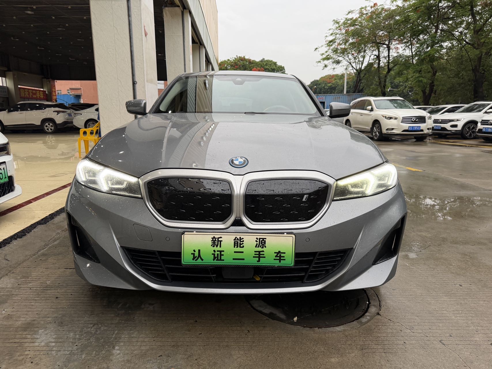 BMW i3 2023 car image #2