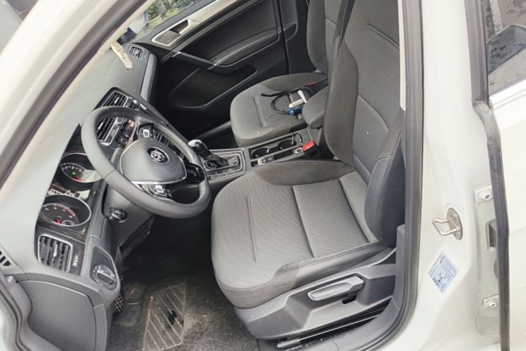 Volkswagen Golf 2019 car image #15