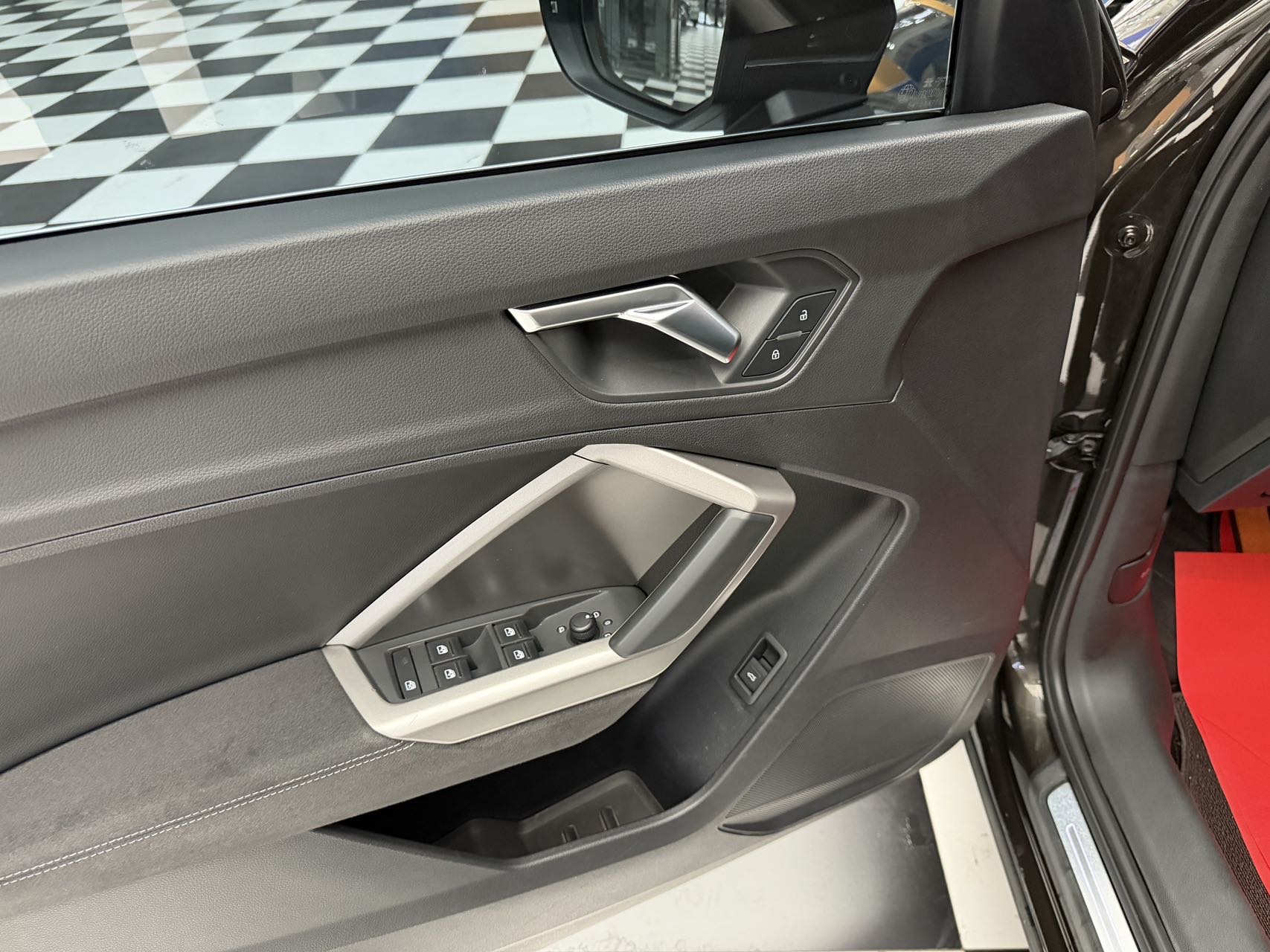 Audi Q3 2022 car image #7