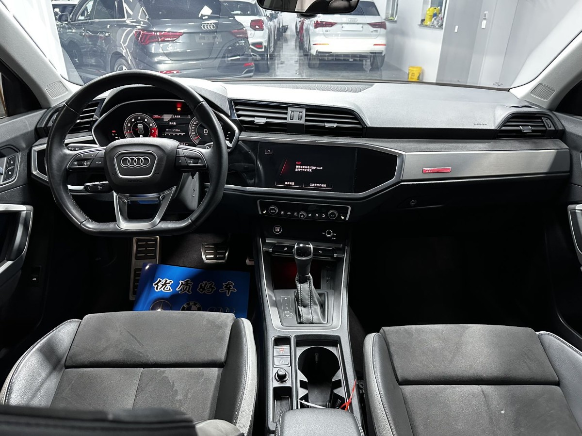 Audi Q3 2023 car image #5