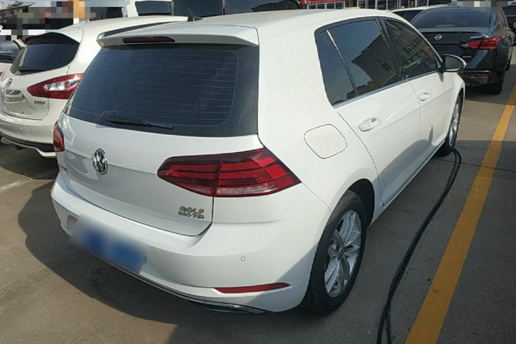 Volkswagen Golf 2019 car image #5