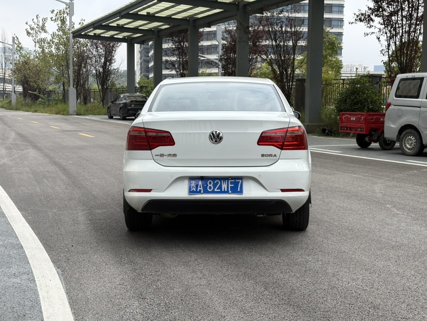 Volkswagen Bora 2015 car image #9