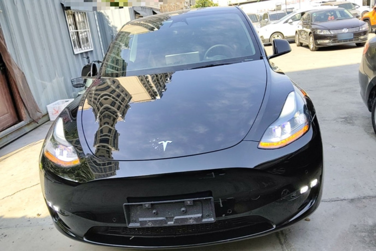 Tesla Model Y 2023 car image #3