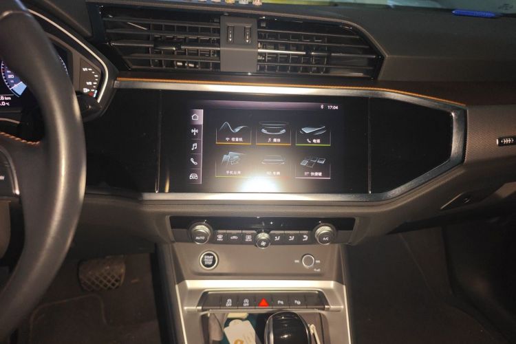 Audi Q3 2021 car image #13