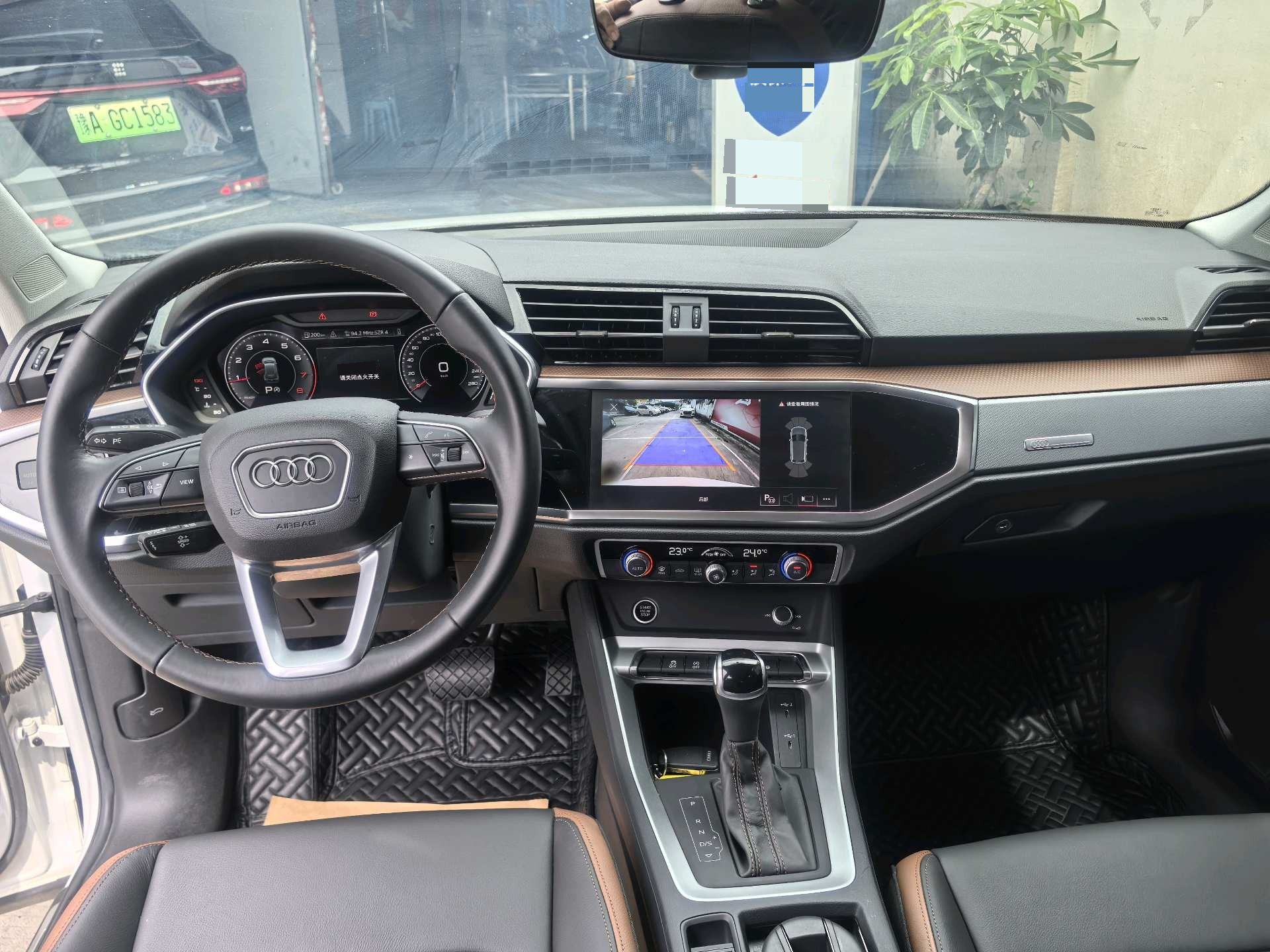 Audi Q3 2022 car image #2