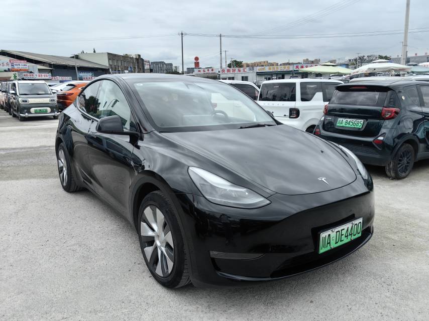 Tesla Model Y 2022 #3 Tesla Model Y 2022 car image #3