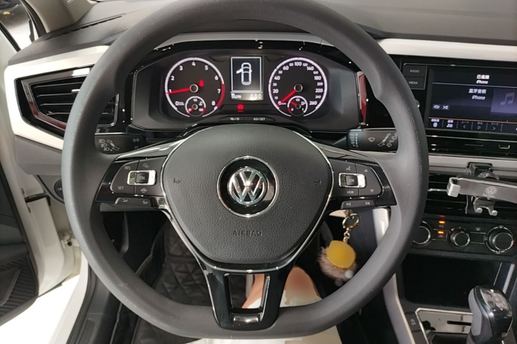 Volkswagen Polo 2020 car image #11