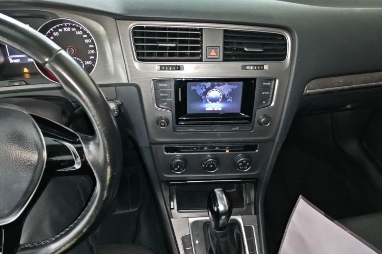 Volkswagen Golf 2016 car image #13