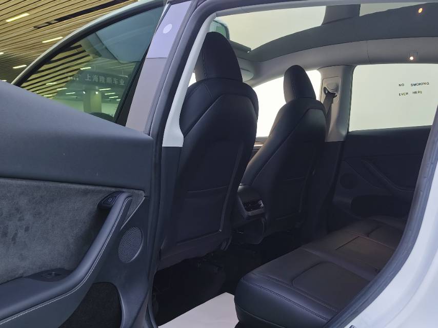 Tesla Model Y 2022 car image #11