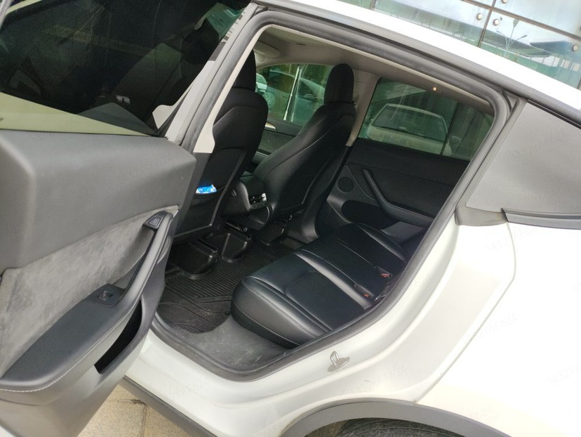 Tesla Model Y 2022 #3 Tesla Model Y 2022 car image #3