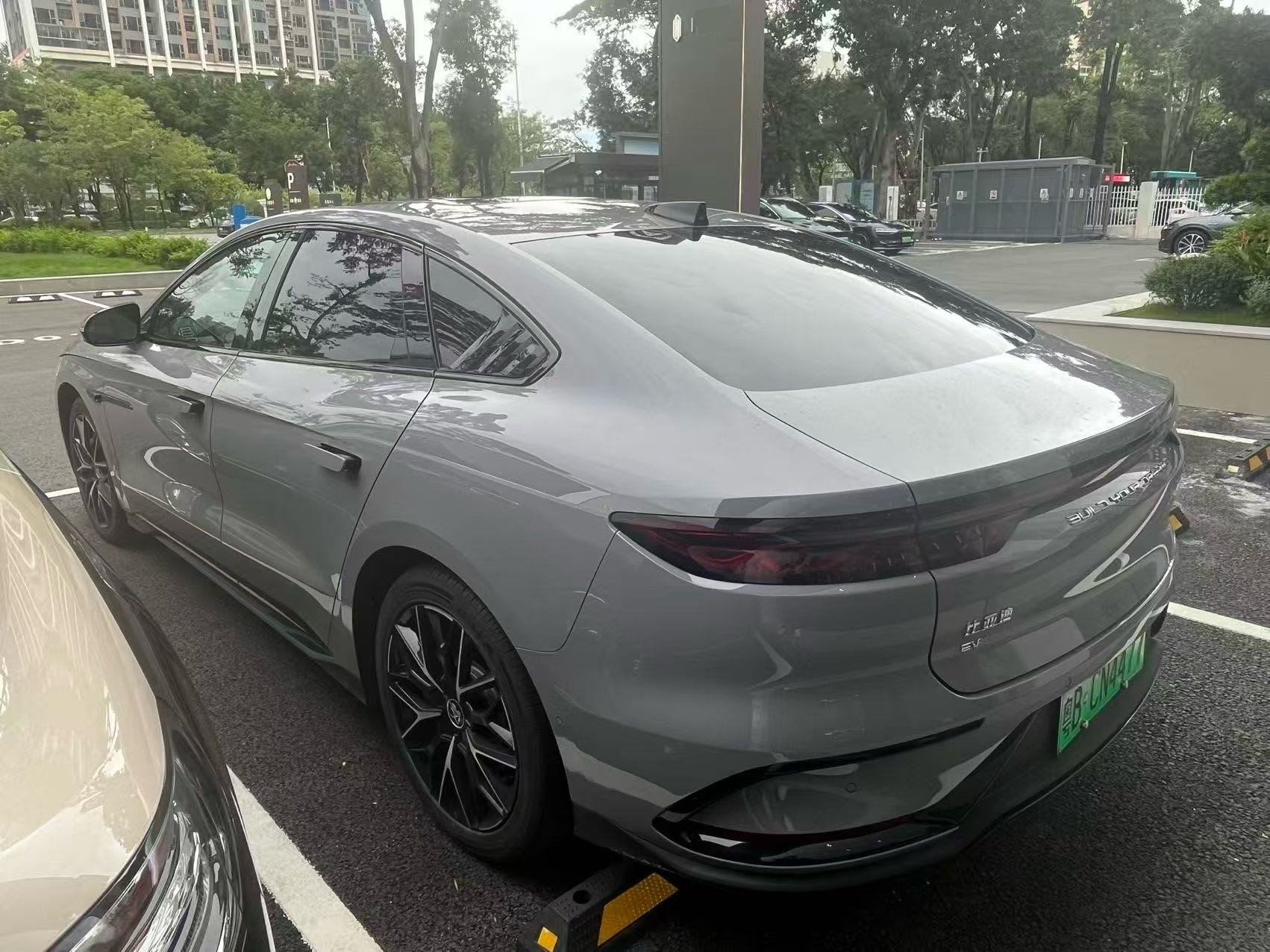 BYD Han 2025 #3 BYD Han 2025 car image #3