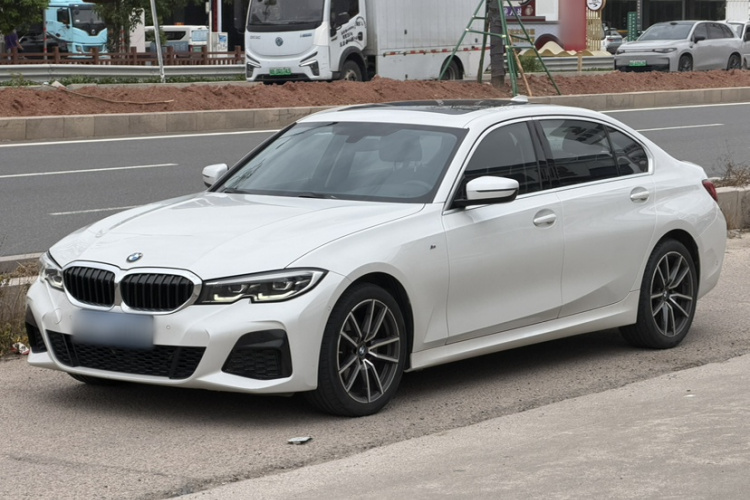 BMW 3 Series 2020 car image #2
