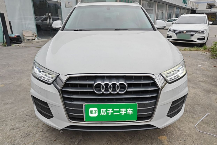 Audi Q3 2018 car image #3