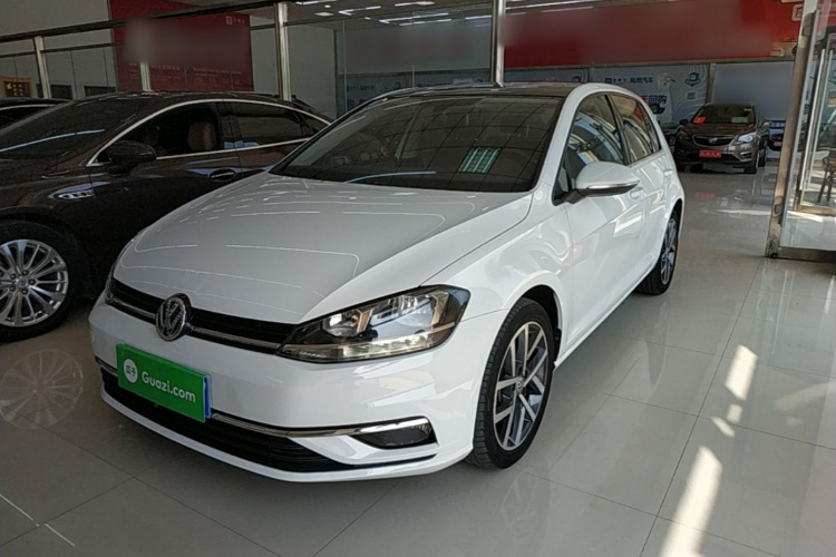 Volkswagen Golf 2020 car image #2