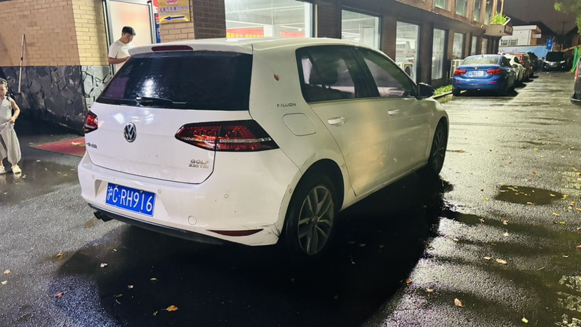 Volkswagen Golf 2017 car image #8