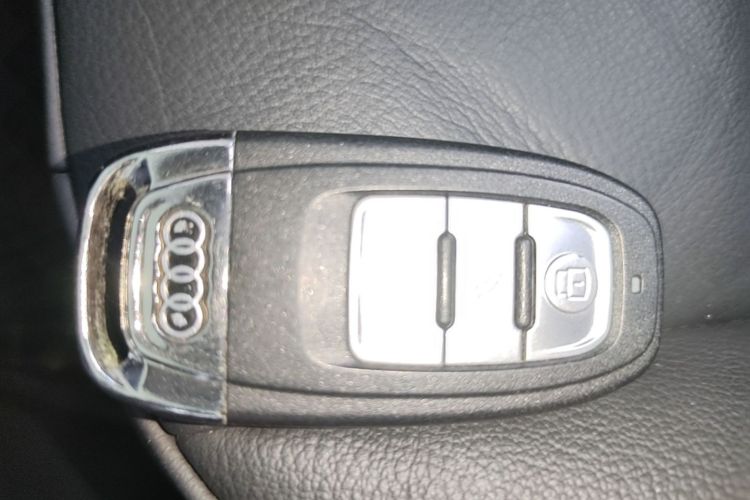 Audi Q3 2018 immagine di auto #9